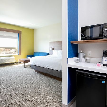 Holiday Inn Express - Lethbridge Southeast By Ihg Exterior photo
