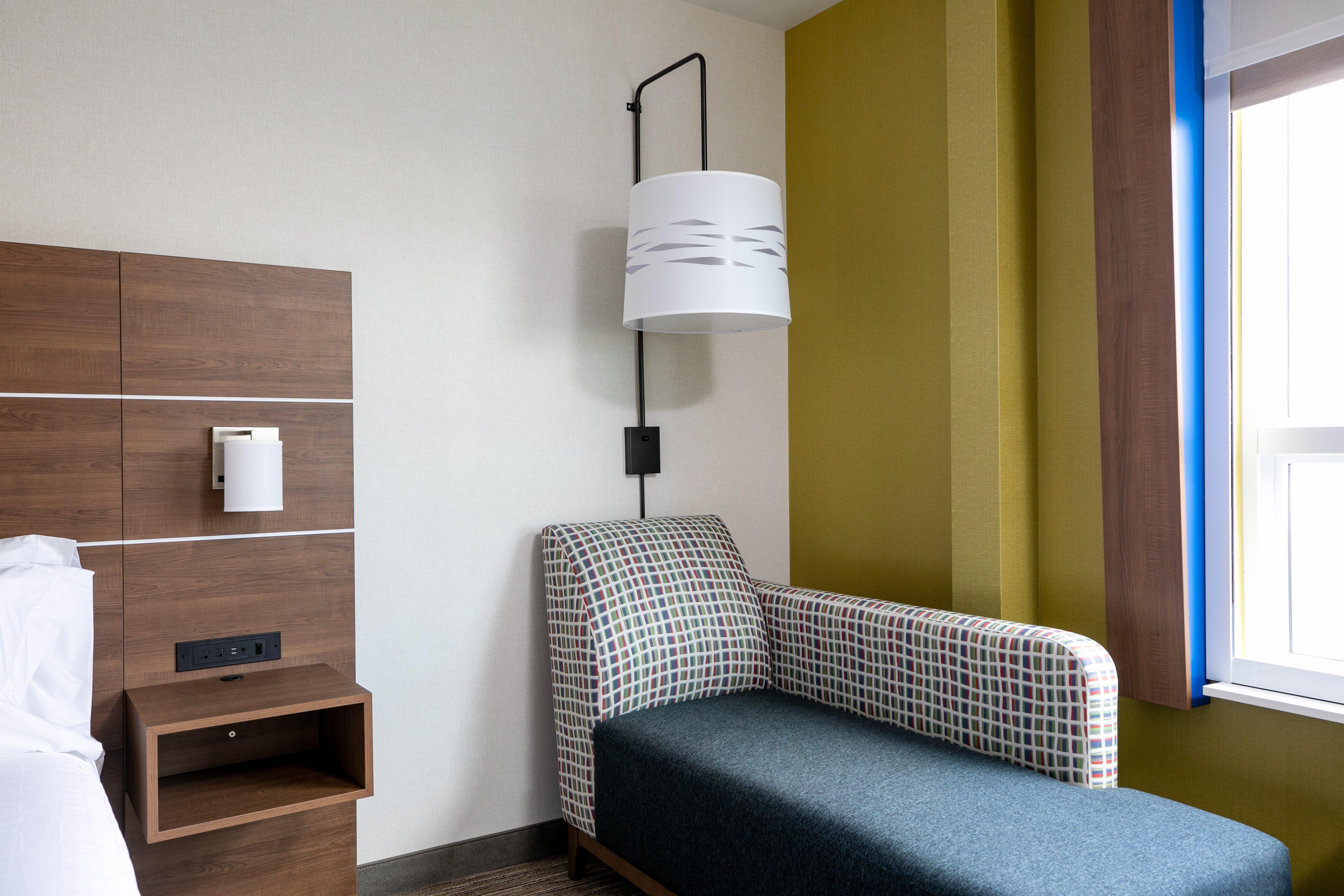 Holiday Inn Express - Lethbridge Southeast By Ihg Exterior photo
