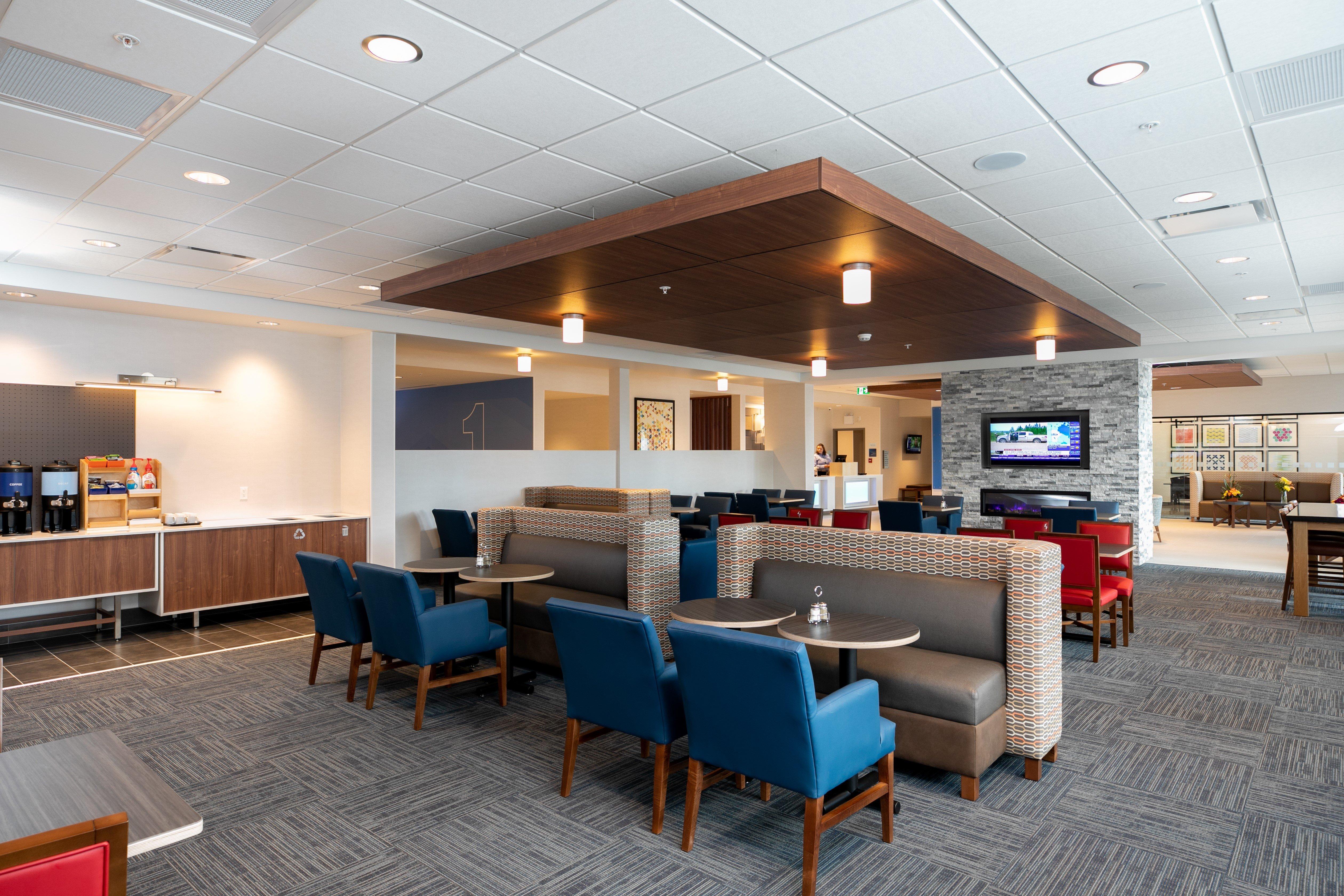 Holiday Inn Express - Lethbridge Southeast By Ihg Exterior photo