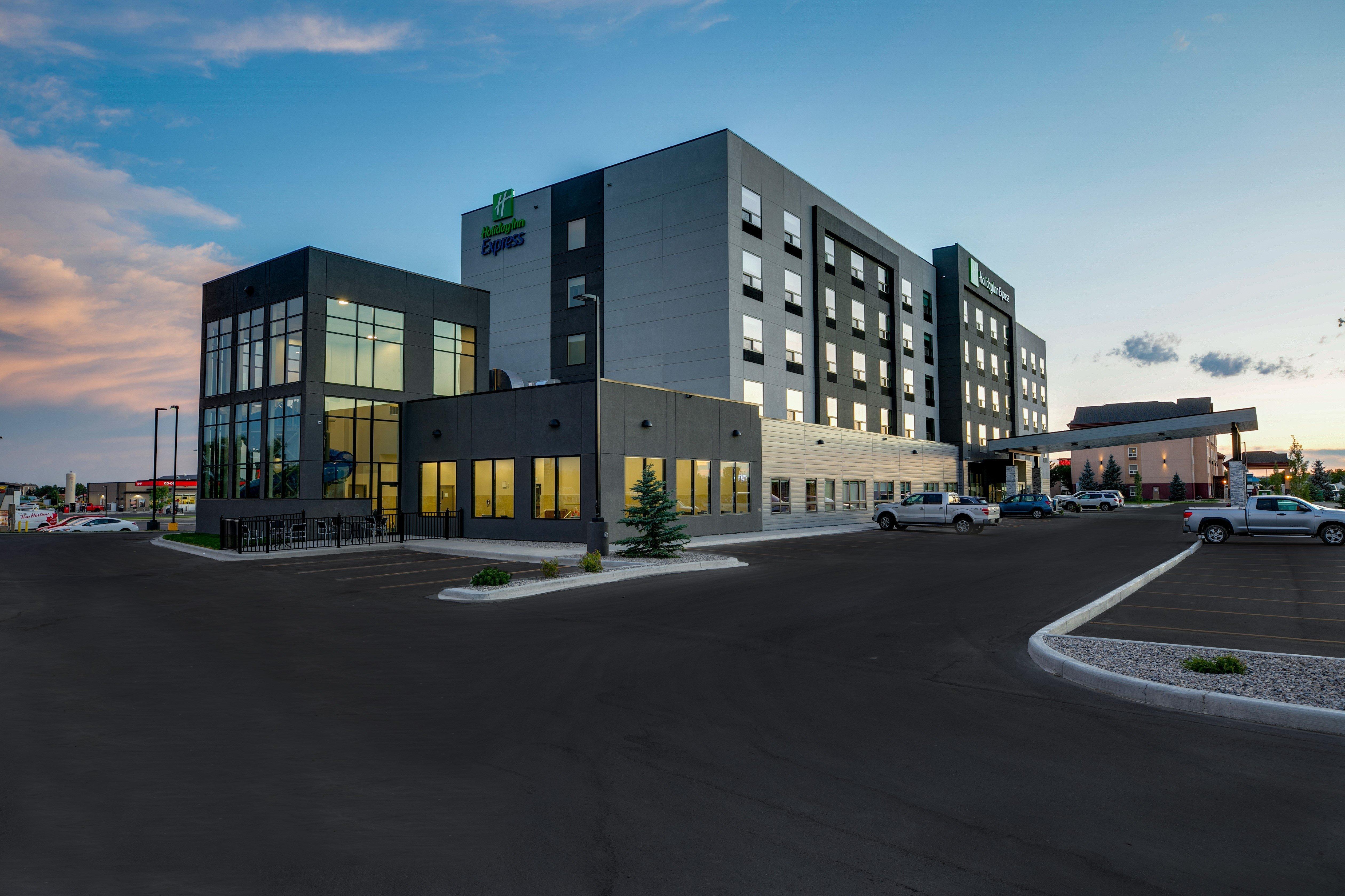 Holiday Inn Express - Lethbridge Southeast By Ihg Exterior photo