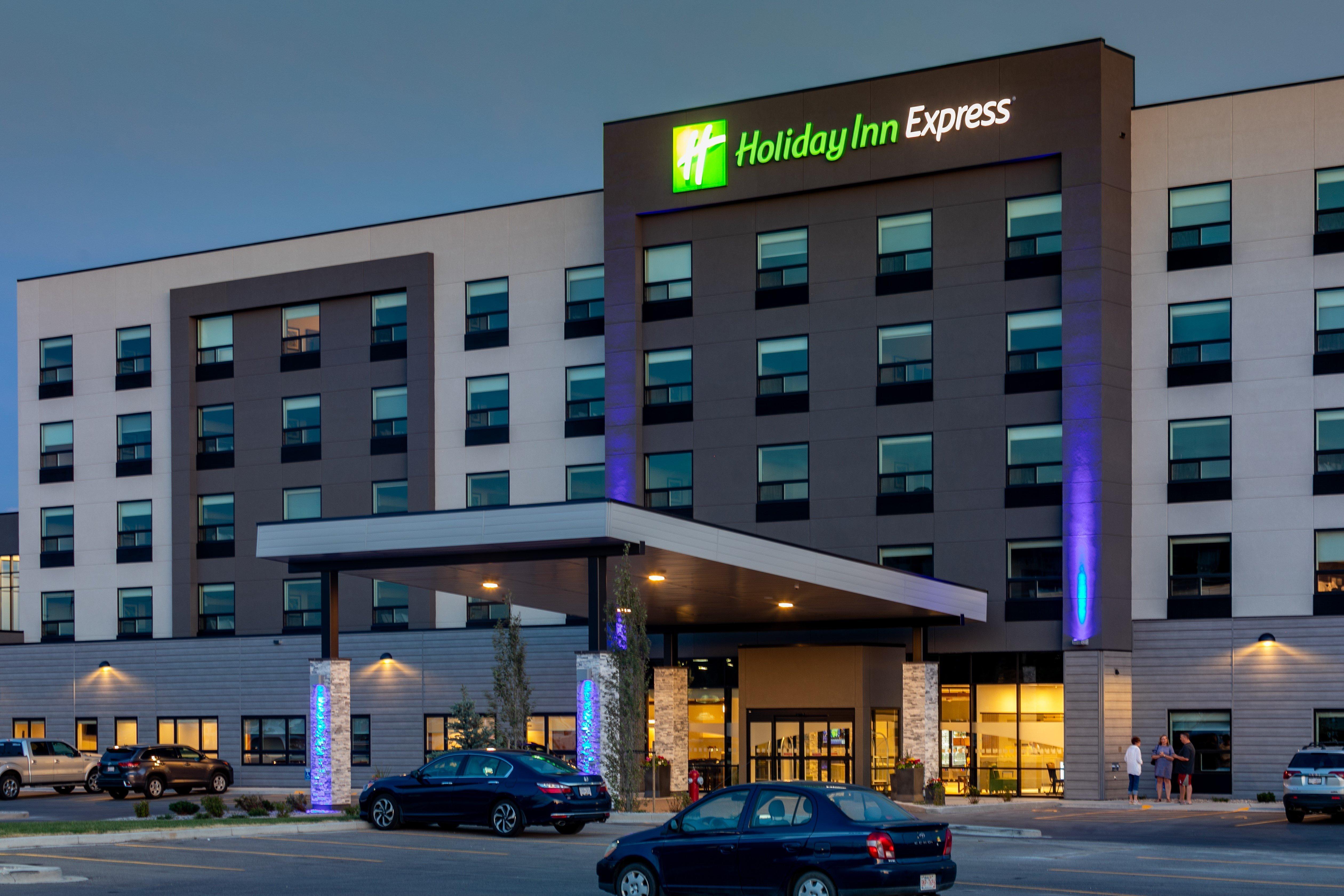 Holiday Inn Express - Lethbridge Southeast By Ihg Exterior photo