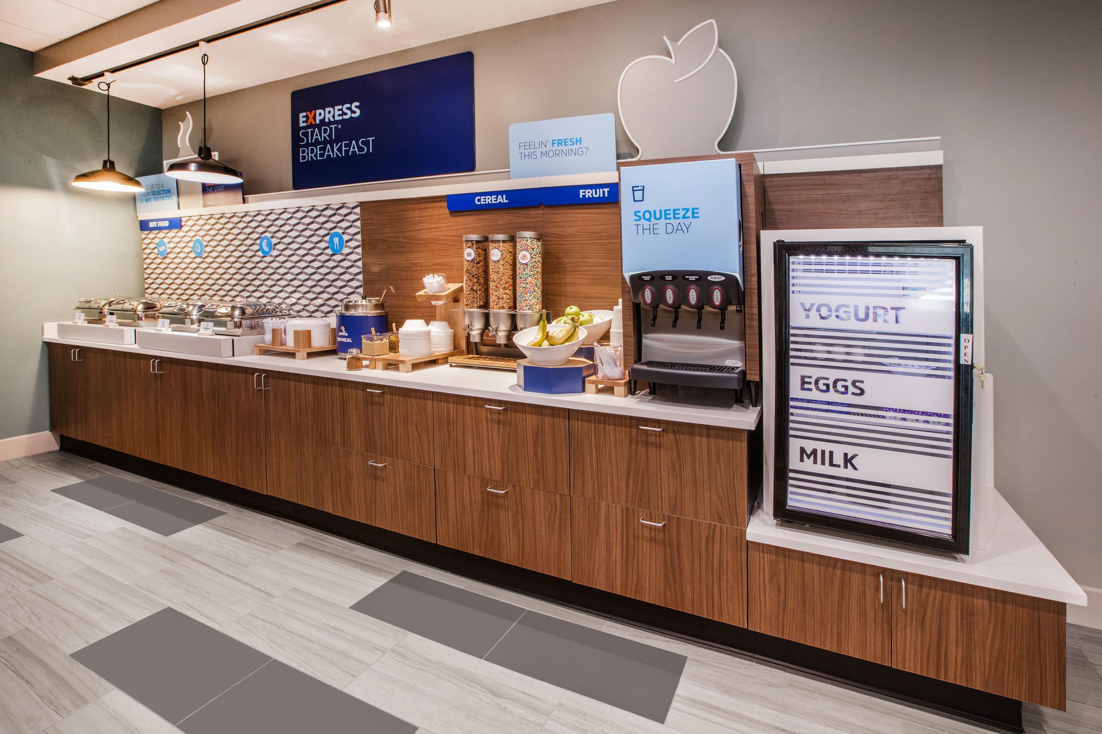 Holiday Inn Express - Lethbridge Southeast By Ihg Exterior photo