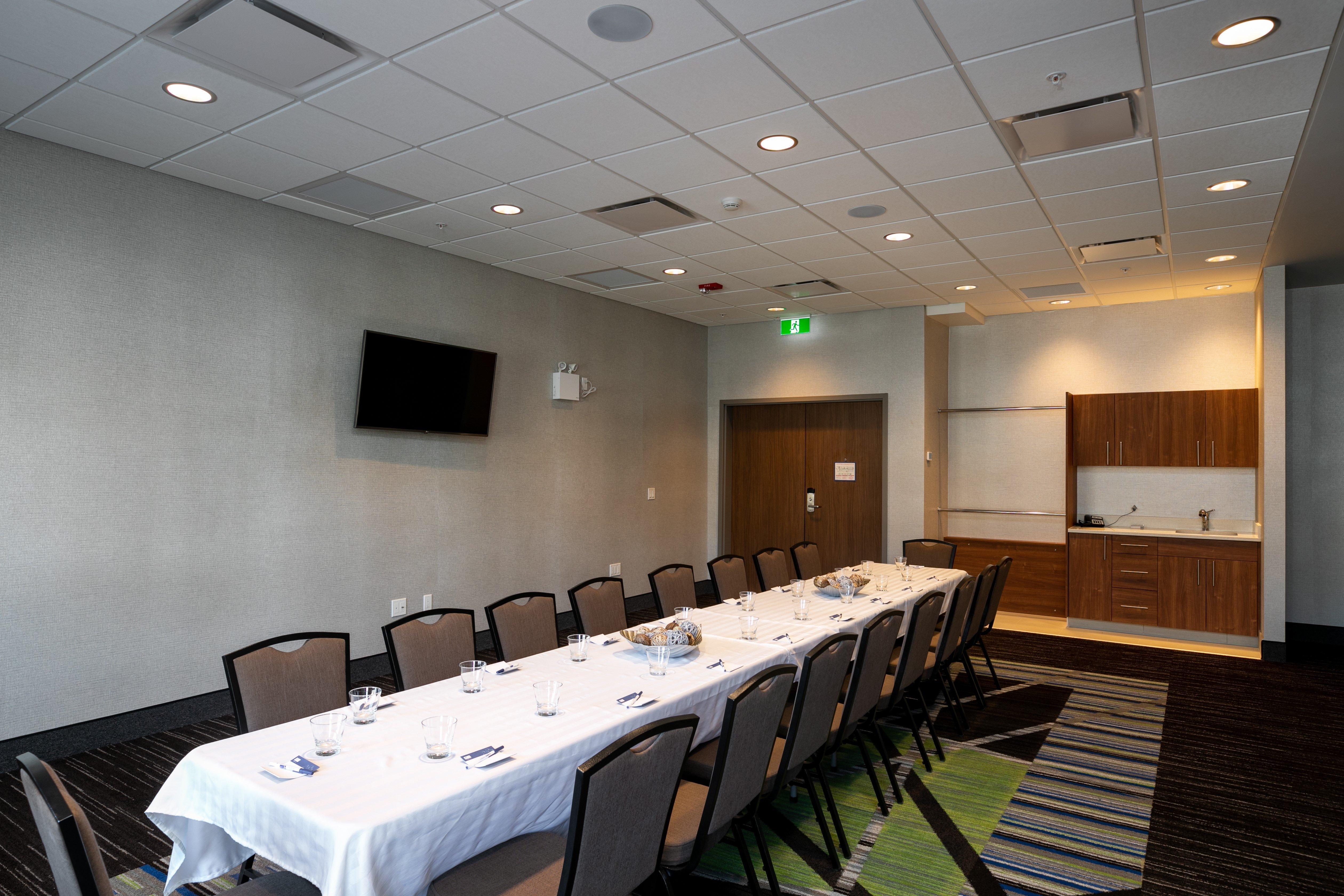 Holiday Inn Express - Lethbridge Southeast By Ihg Exterior photo