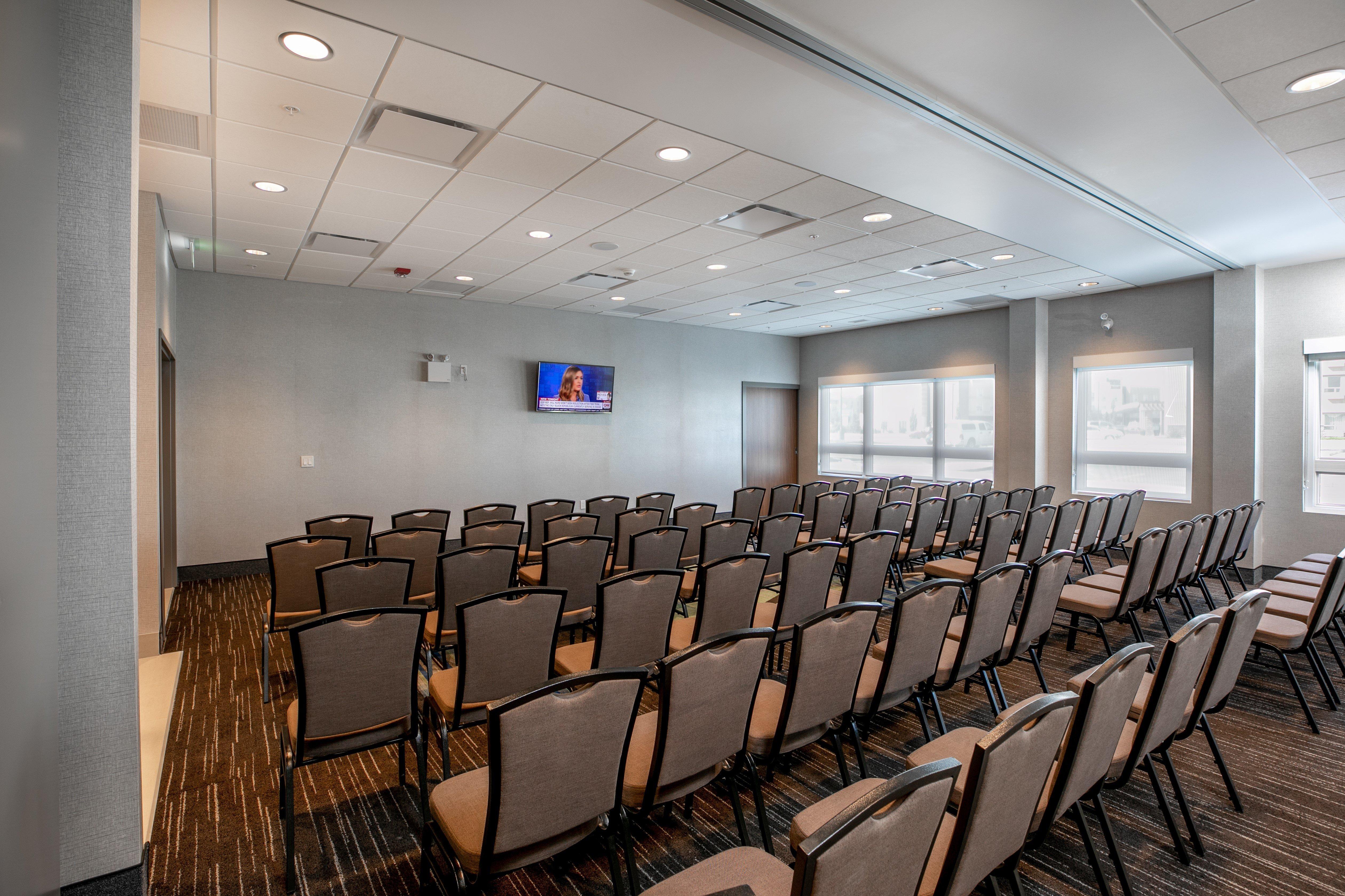 Holiday Inn Express - Lethbridge Southeast By Ihg Exterior photo