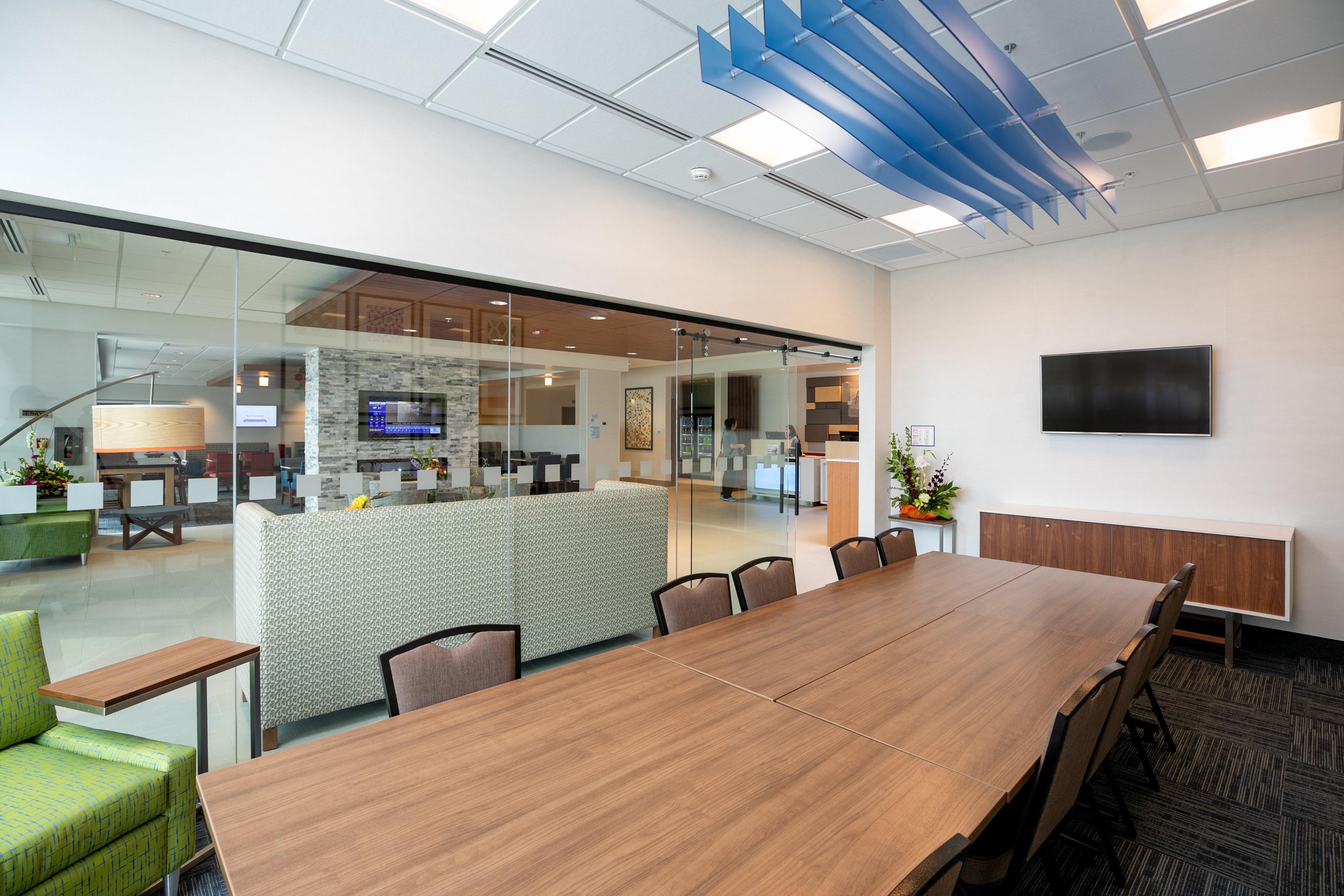 Holiday Inn Express - Lethbridge Southeast By Ihg Exterior photo